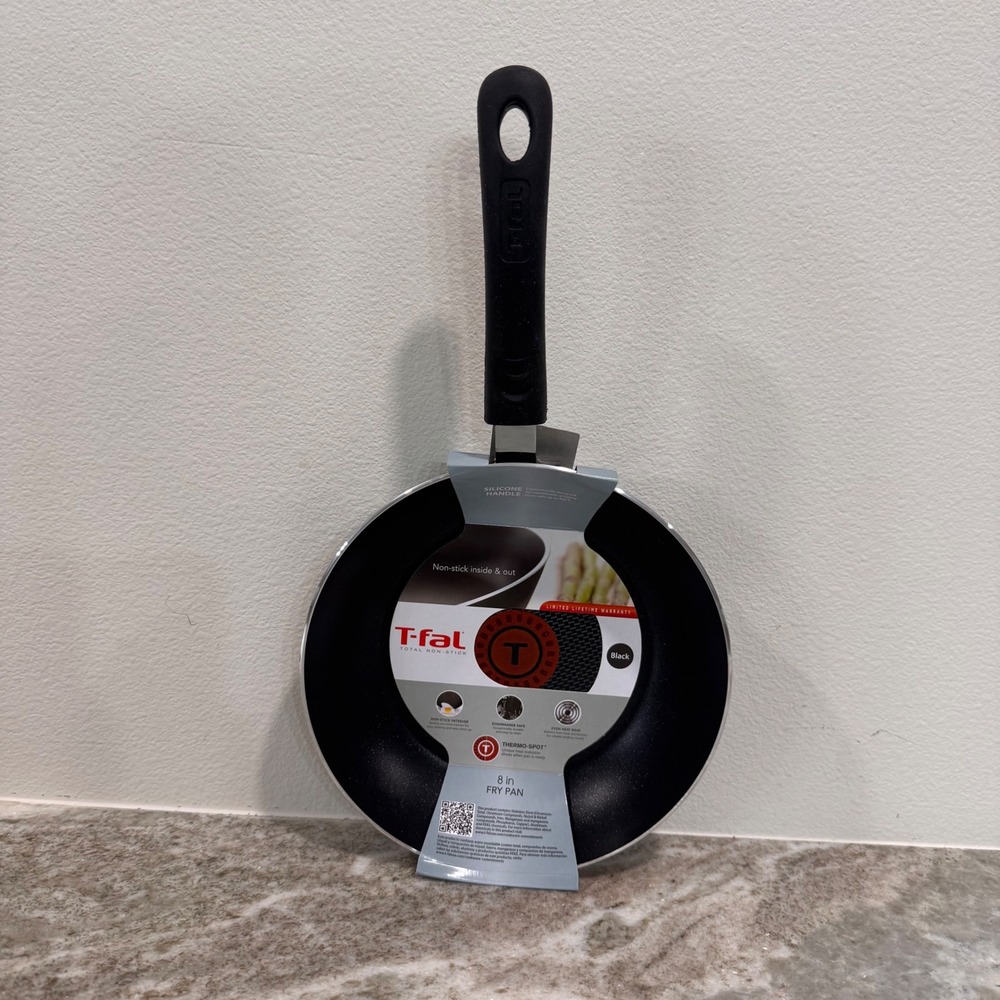 T-fal Total Non-Stick 8" Fry Pan Black Thermo-Spot Silicone Handle Skillet NWT